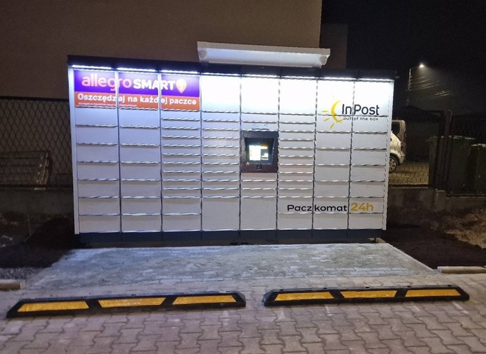 Paczkomat BEV02M Na parkingu za OSP