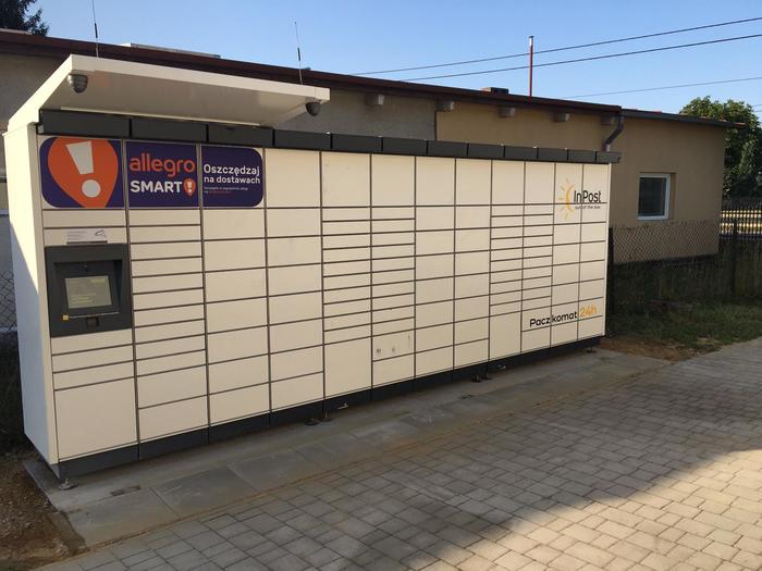 Paczkomat BGA01M Prawa strona sklepu