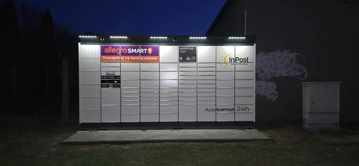Parcel Locker BGDQ01BAPP Na parkingu przy sklepie Witaj