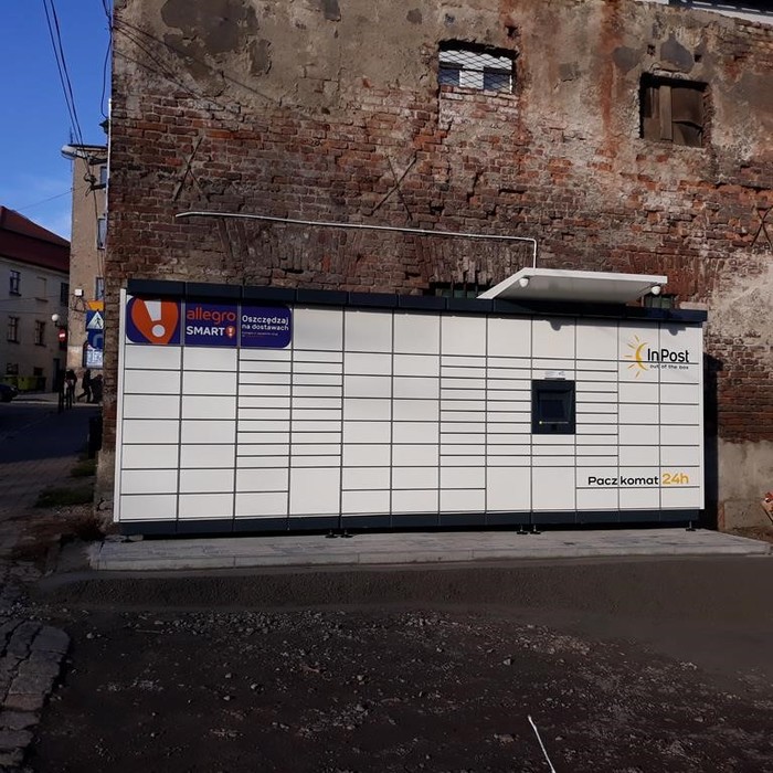 Paczkomat BGO03M Przy budynku