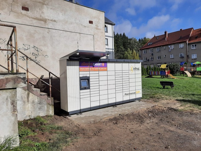 Paczkomat BGO06M Za sklepem