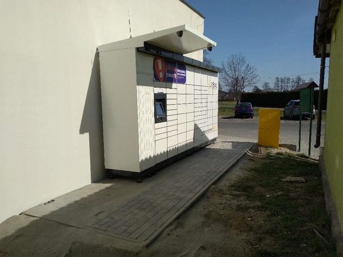 Поштомат BGY01M Ściana boczna sklepu spożywczego