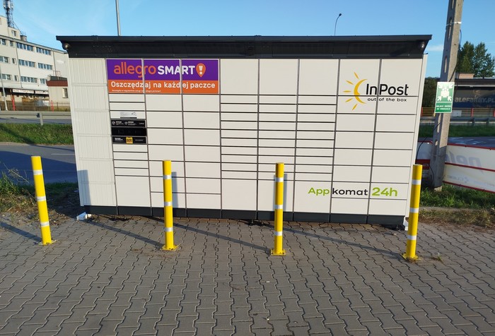 Paczkomat BIA02BAPP Parking sklepu rowerowego