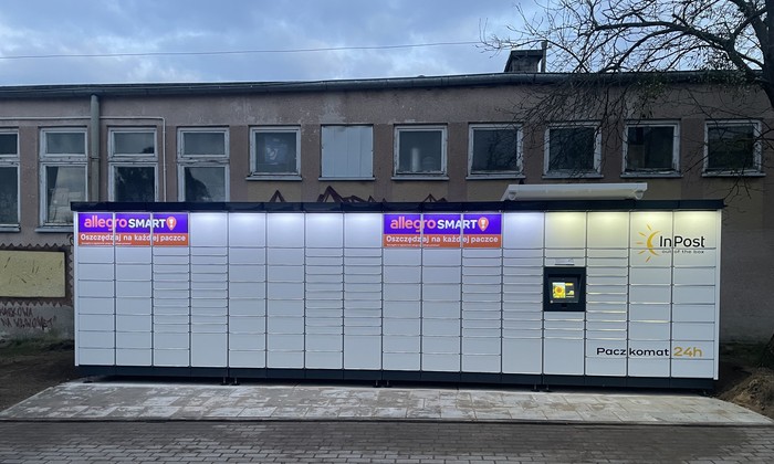 Paczkomat BIA114M przy budynku Siedleckiego 4
