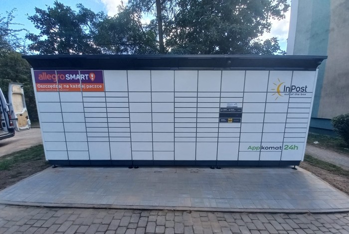 Paczkomat BIA15BAPP Przy parkingu budynku Dubois 27