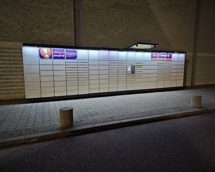 Paczkomat BIA20N Przy Centrum Handlowym GCity Biała