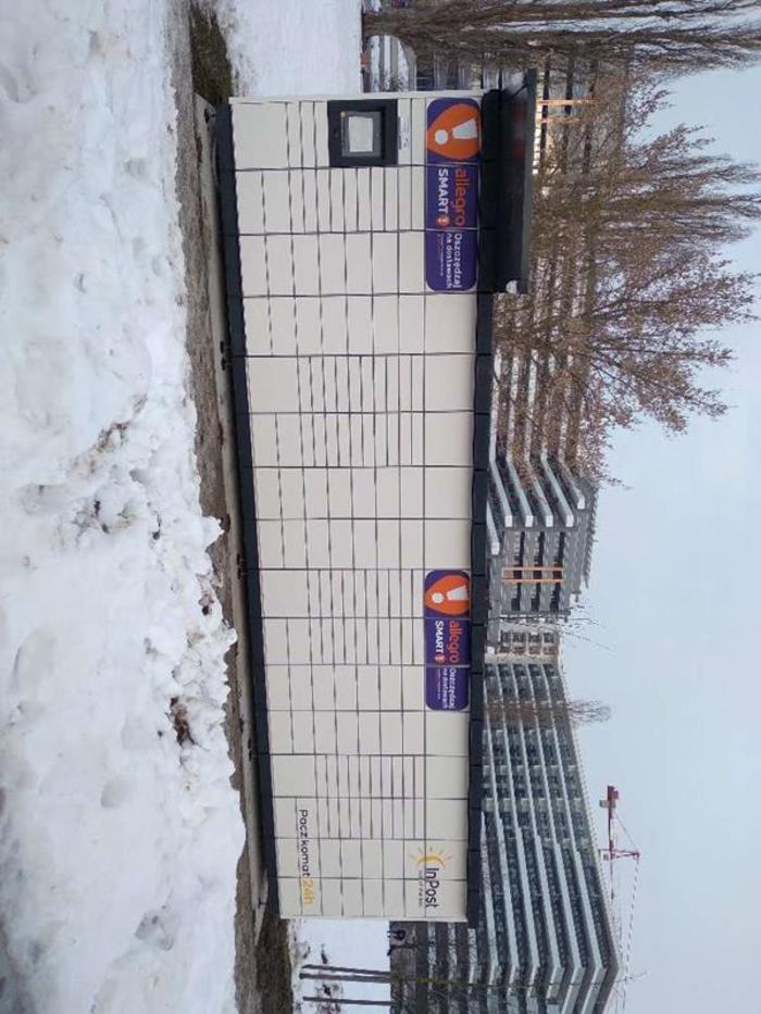 Paczkomat BIA30M przy parkingu Pływalni Sportowej Bosir