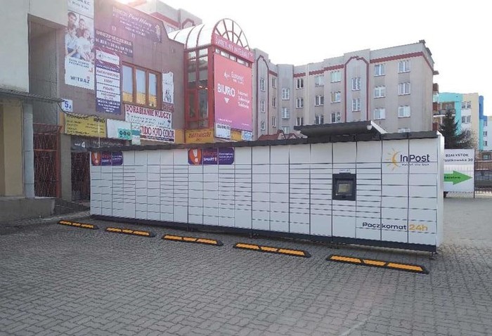 Parcel Locker BIA45M Po prawej stronie działki