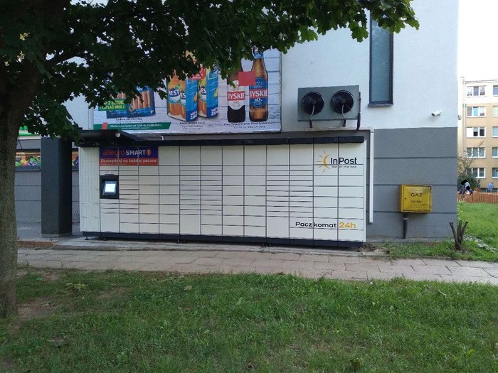 Paczkomat BIA57M Obok sklepu Top Market