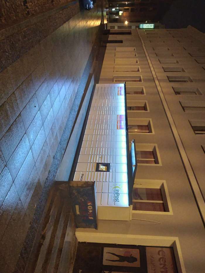Paczkomat BIA70M przy Kinoplexie