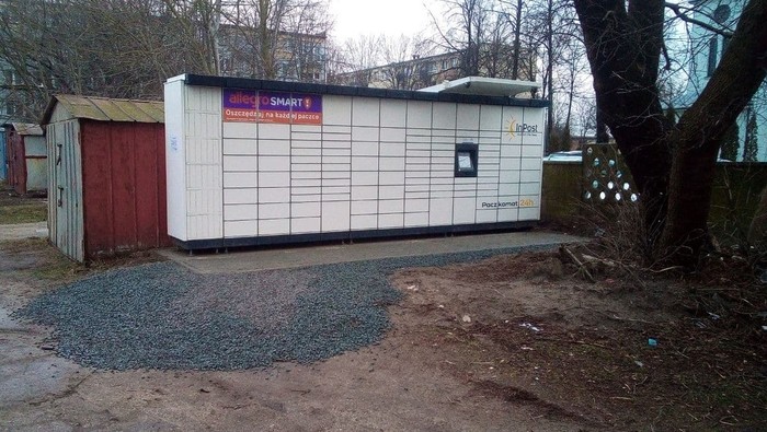 Paczkomat BIA76M przy Parafii Św. Boboli