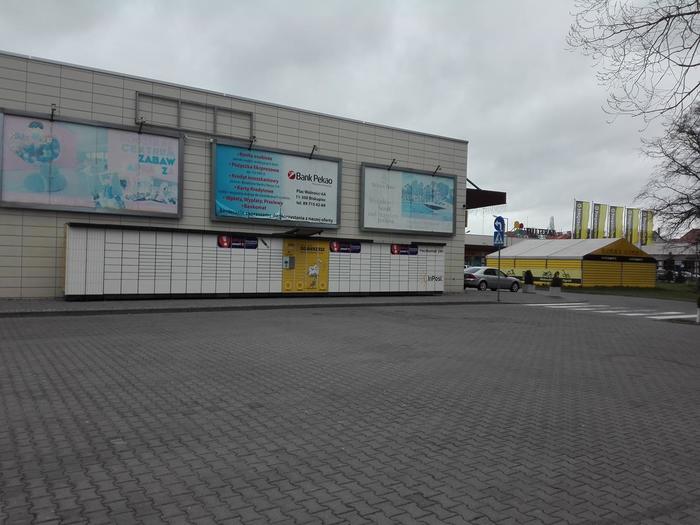 Paczkomat BIS03N Przy Centrum Handlowym Karuzela