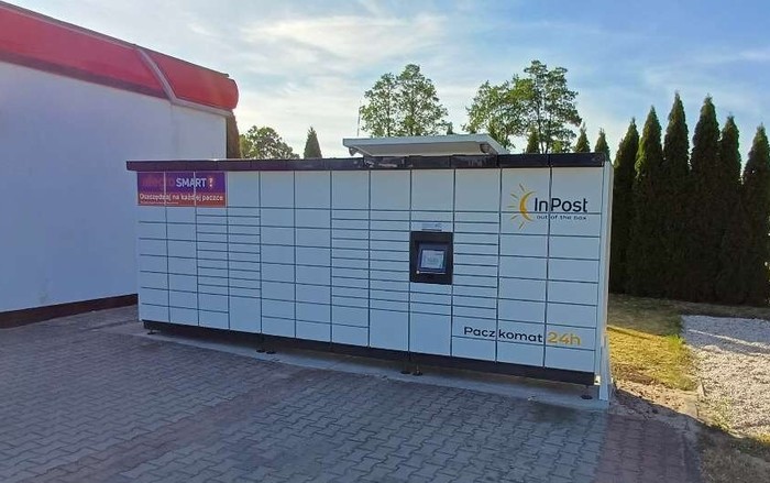 Paczkomat BJK02M przy parkingu