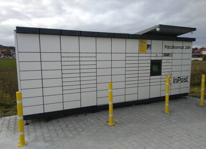 Paczkomat BKO01M Parking przed sklepem