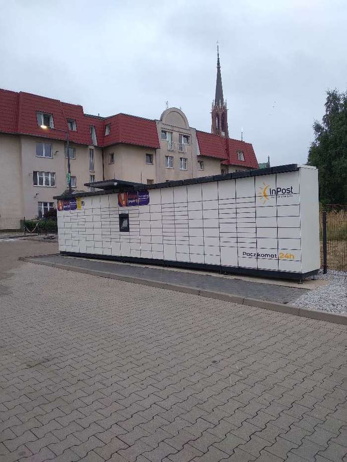 Paczkomat BLA02M Na parkingu sklepu Lidl
