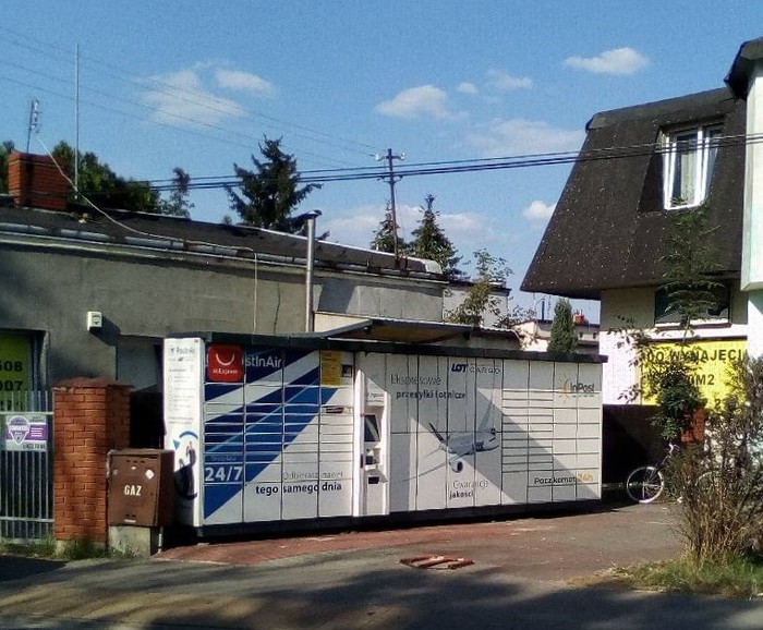 Поштомат BLO01B Obok sklepu Żabka