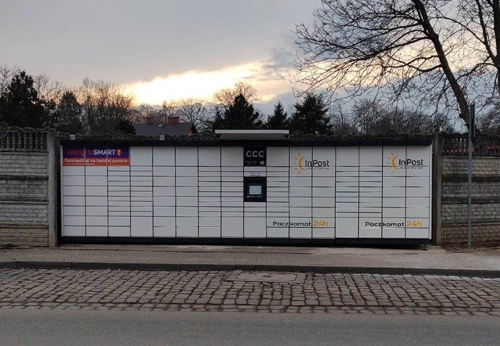 Paczkomat BNS01M Przy przystanku autobusowym