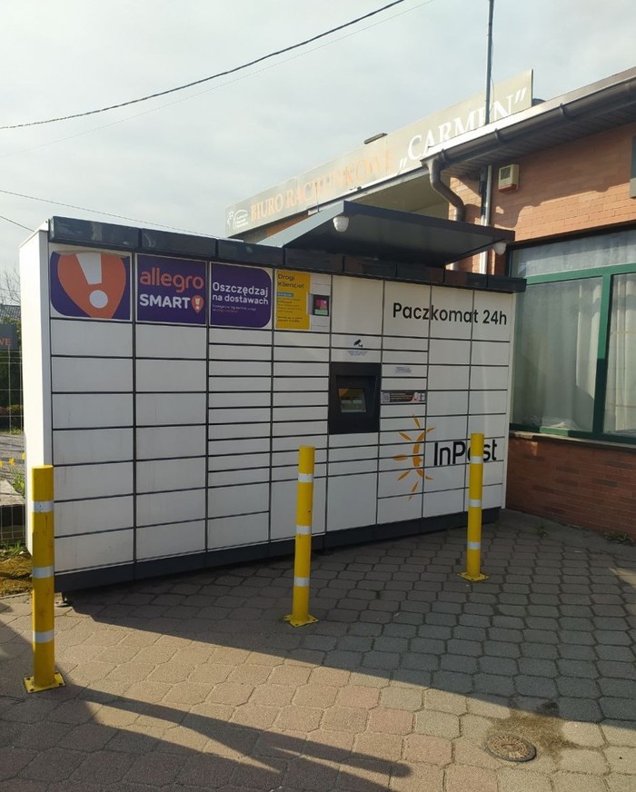 Paczkomat BNX01M Obok sklepu