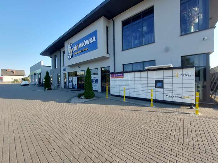 Paczkomat BNY02M Na parkingu przy PSB Mrówka