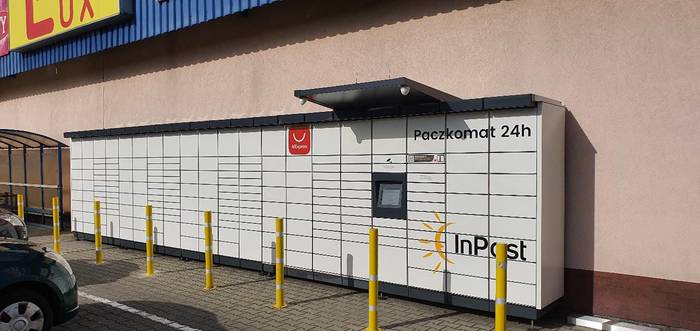 Paczkomat BOC01M Na parkingu sklepu Cold Lux