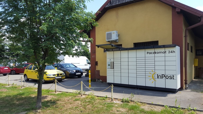 Paczkomat BOC01N Przy markecie Carrefour Express