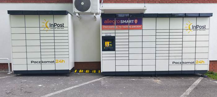 Paczkomat BOC17M Parking przy sklepie