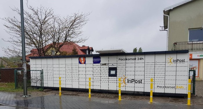 Paczkomat BOE01M Na parkingu przy Sklepie ABC