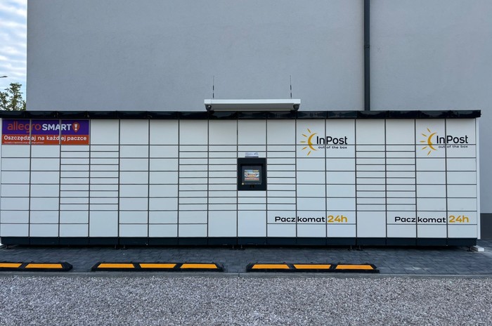 Paczkomat BOE03M Na parkingu