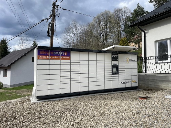 Paczkomat BOGU01M Parking przy budynku