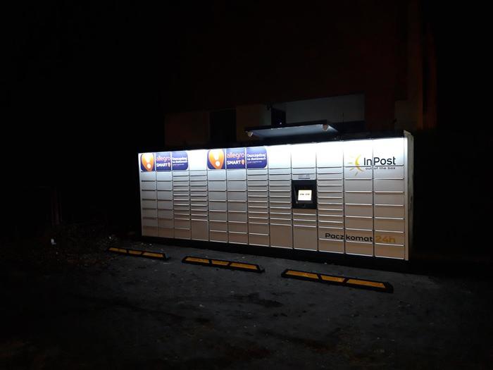 Paczkomat BOJ02M Przy sklepie Delikatesy Centrum