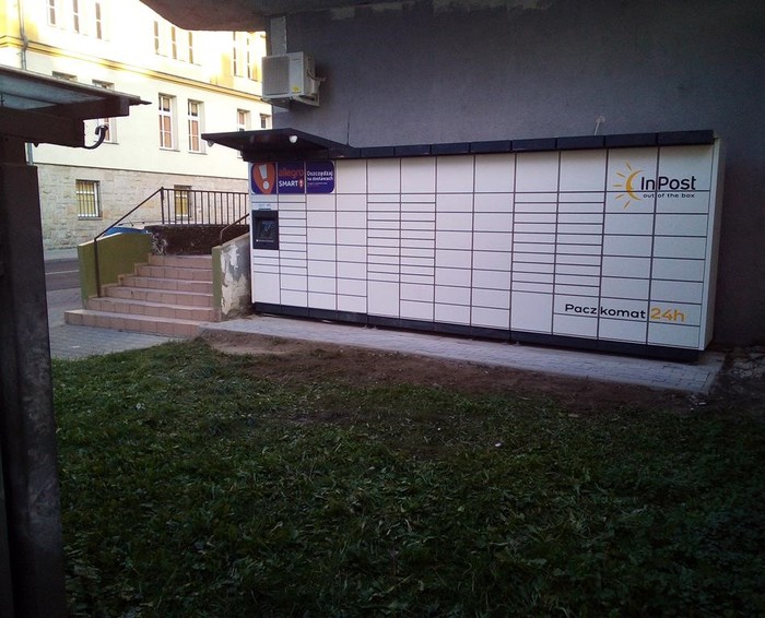 Paczkomat BOL08M Przy ciągu handlowym