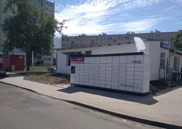 Paczkomat BOL14M Przy lokalu handlowym.