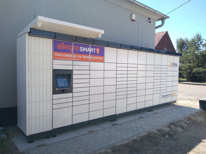 Paczkomat BOX01M Przy sklepeie Delikatesy Cezar