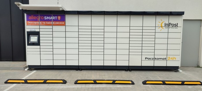 Parcel Locker BPD09M parking przed sklepem