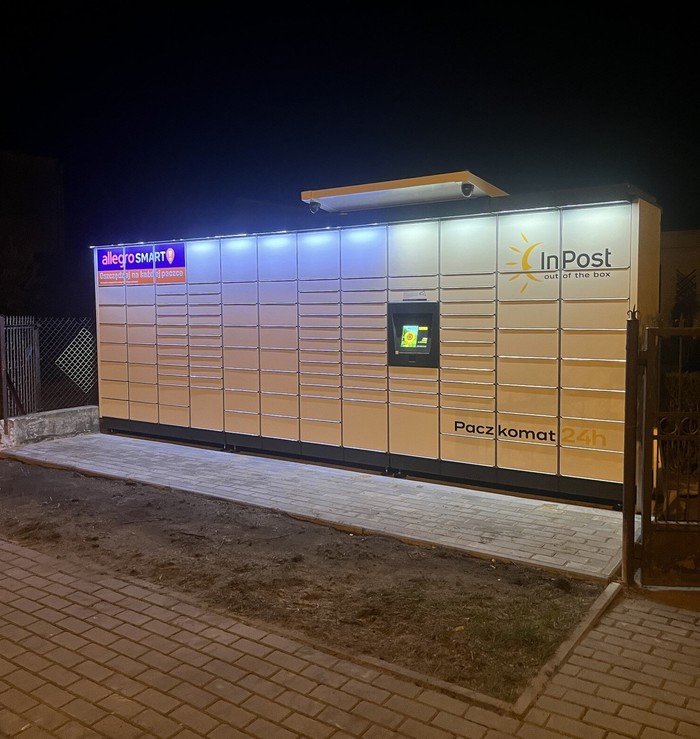 Paczkomat BPO16M na posesji Żwirowa 1