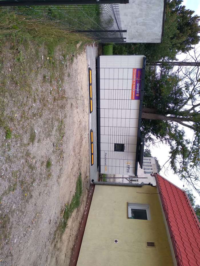 Paczkomat BRA07M przy cukierni