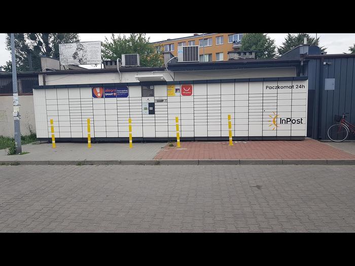 Paczkomat BRD04N Za budynkiem cukierni Pati