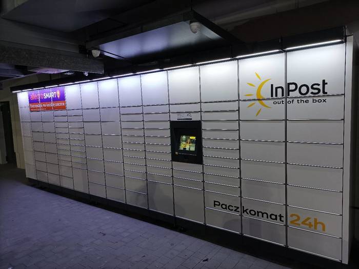 Paczkomat BRE06M Na przeciwko wejścia do Mrówki