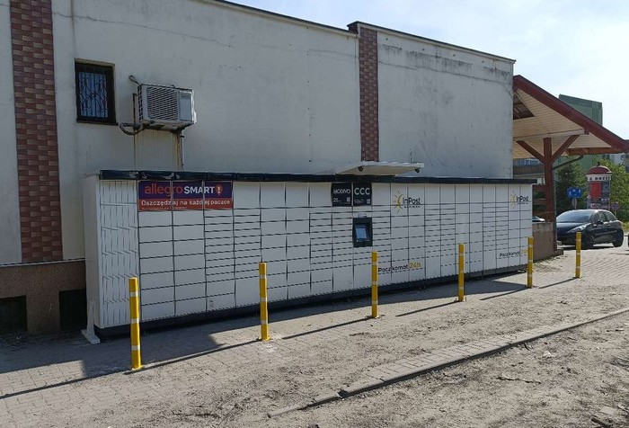 Paczkomat BRN05M Staś-pol. Supermarket ul. Przedwiośnie 2