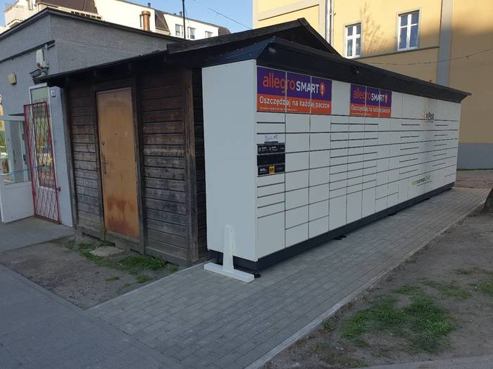 Paczkomat BRZ01BAPP Przy sklepie spożywczym