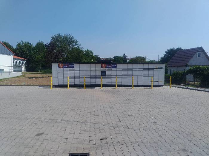 Paczkomat BRZ03M Na parkingu Lidla