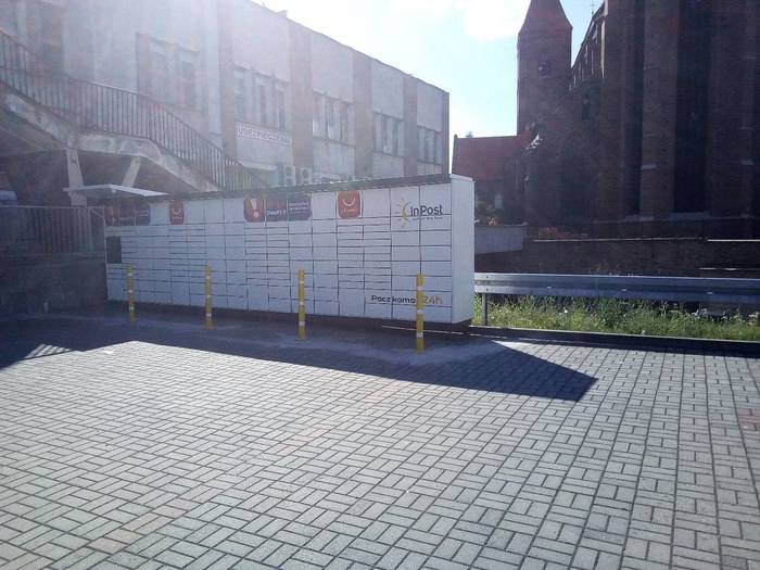 Paczkomat BRZ04M Przy wejściu do Galerii