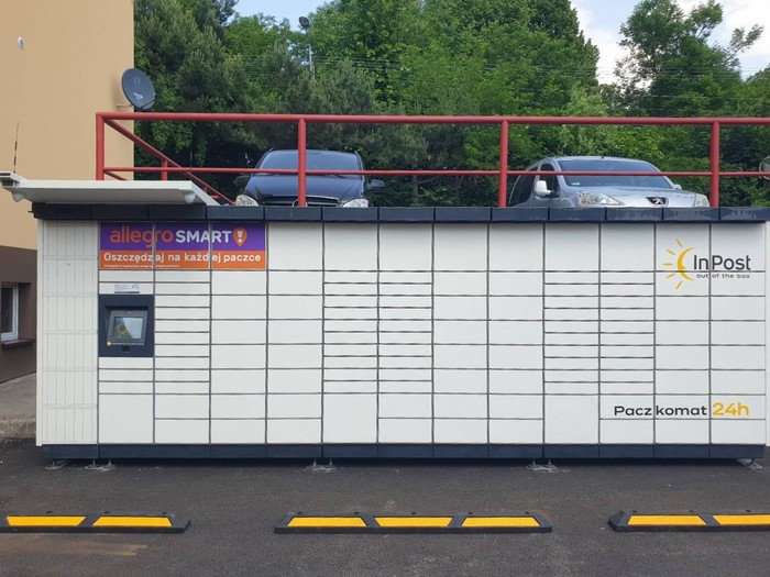 Поштомат BSI04M Na parkingu przed budynkiem OSP