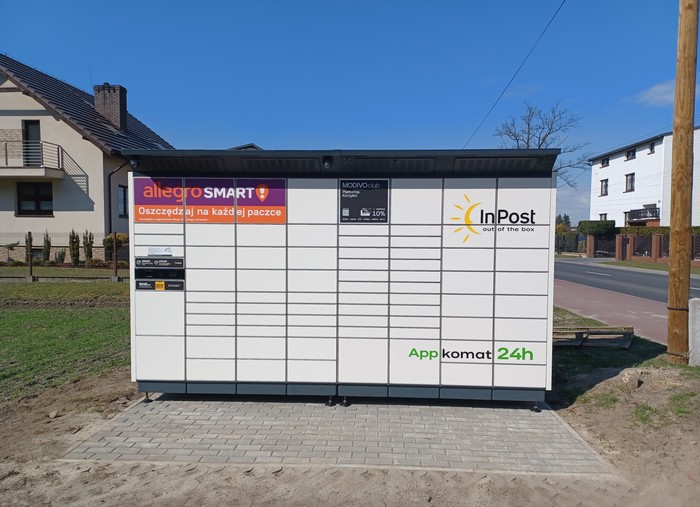 Paczkomat BSJ01BAPP posesja obok Jedlińskiej 102