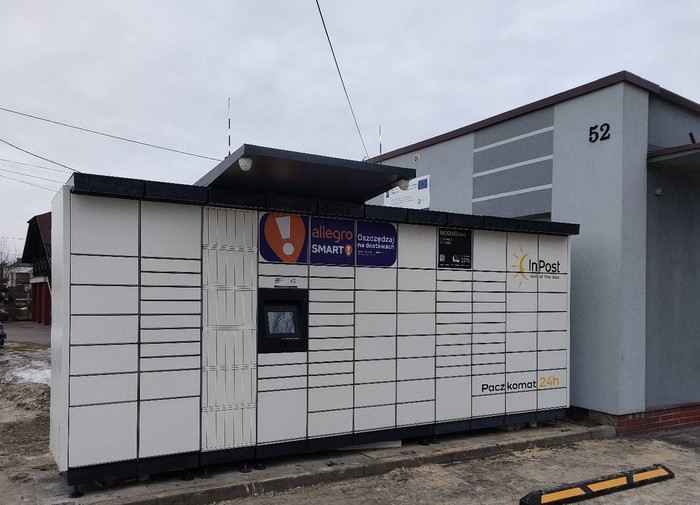 Paczkomat BSJ02M przy sklepie Delikatesy Centrum