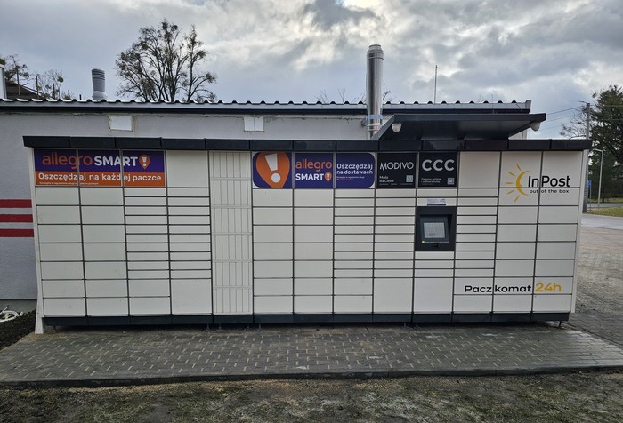 Paczkomat BSP01M przy stacji paliw
