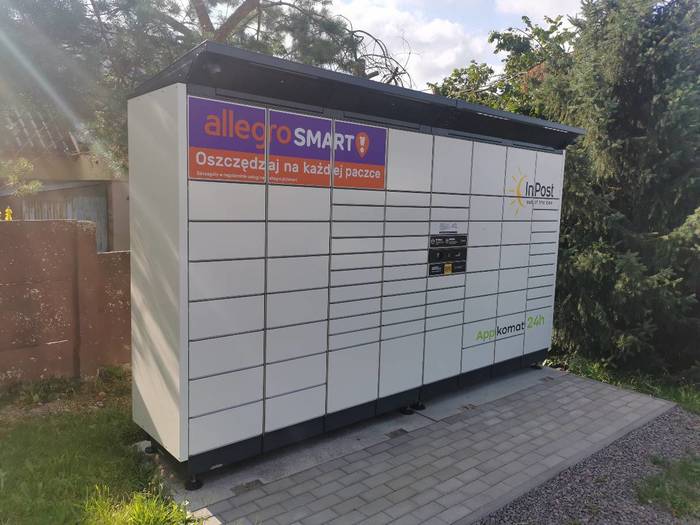 Paczkomat BSX01BAPP Obok sklepu