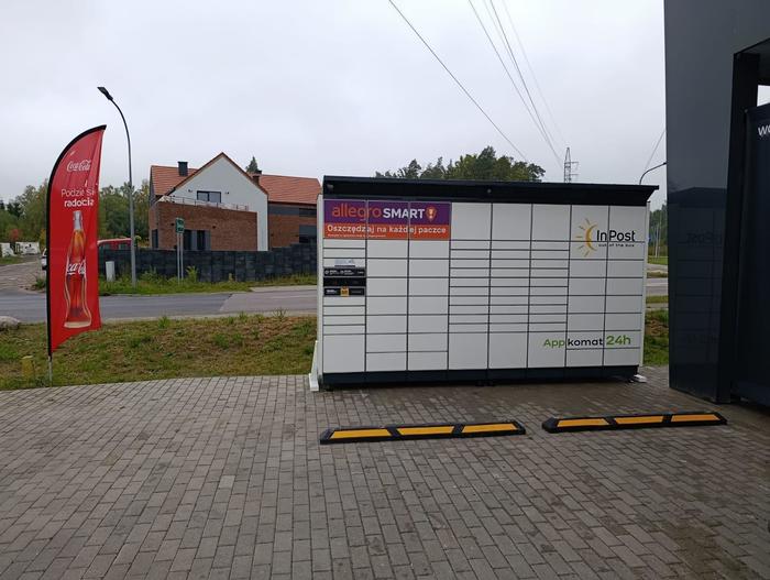 Paczkomat BTZK01BAPP przy myjni samochodowej