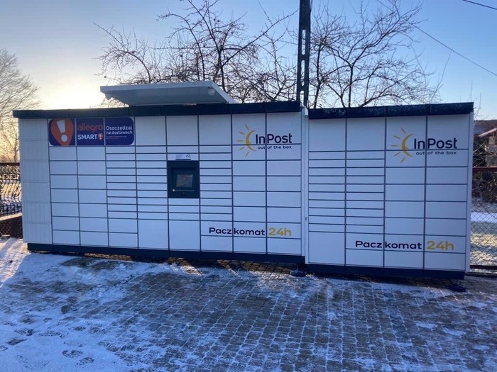 Paczkomat BUS08M Parking przed Willą Muza