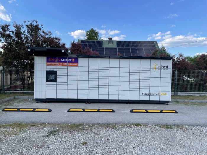 Paczkomat BVD01M przy myjni samochodowej